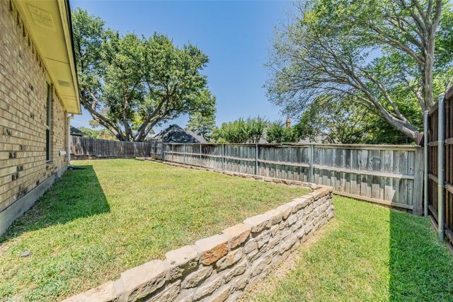 1633 Saxon Drive, Bedford, TX 76021