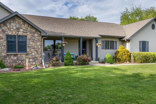 4509 E Palakwia Drive, Janesville, WI 53546