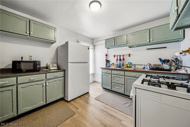 801 E 157 Street, Cleveland, OH 44110