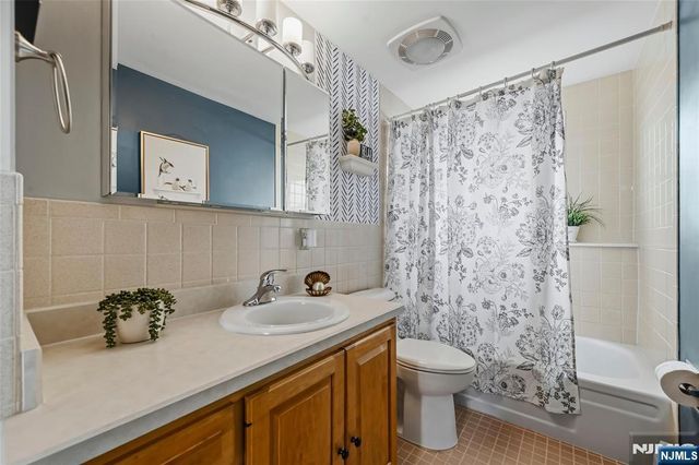 83 Moore Avenue, Waldwick, NJ 07463
