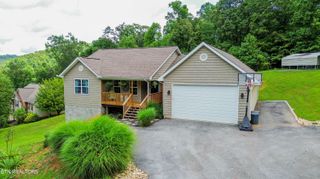 667 Pine Hollow Rd, Jacksboro, TN 37757
