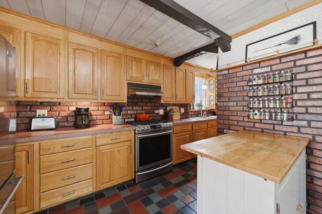 4 Waite St, Salem, MA 01970