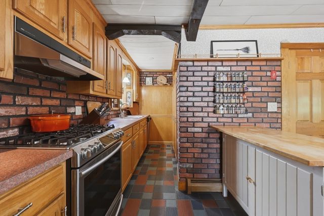 4 Waite St, Salem, MA 01970