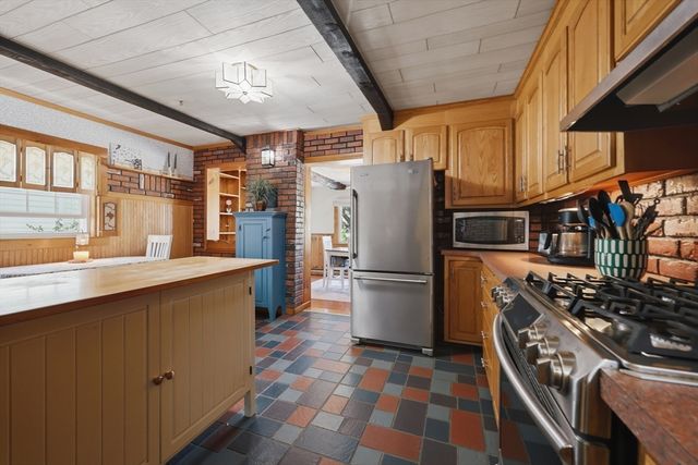 4 Waite St, Salem, MA 01970