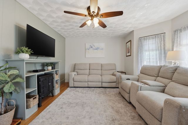 4 Waite St, Salem, MA 01970