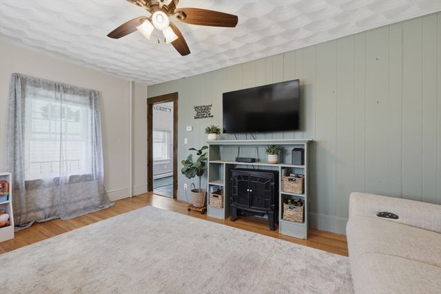 4 Waite St, Salem, MA 01970