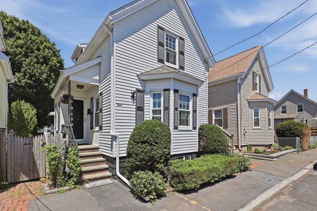 4 Waite St, Salem, MA 01970
