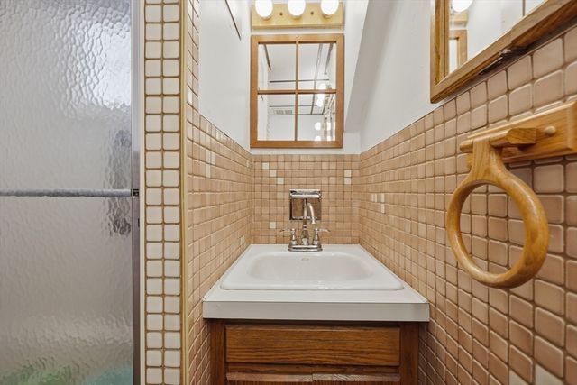 4 Waite St, Salem, MA 01970