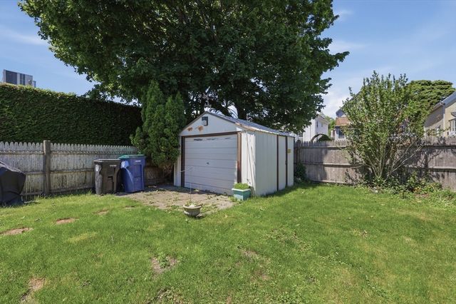 4 Waite St, Salem, MA 01970
