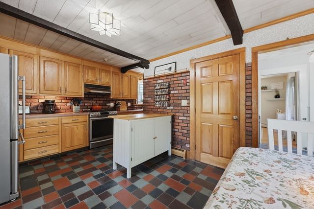 4 Waite St, Salem, MA 01970