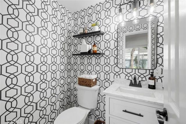 133 Cecil Place B, Costa Mesa, CA 92627