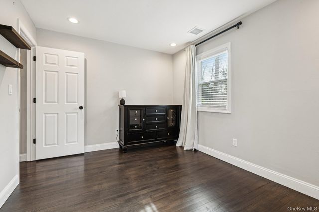 65 Beachfern Road, Center Moriches, NY 11934