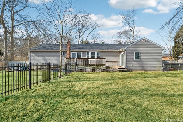 65 Beachfern Road, Center Moriches, NY 11934