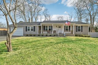65 Beachfern Road, Center Moriches, NY 11934