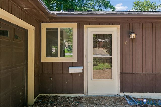 91 Stanley Dr, Newport News, VA 23608