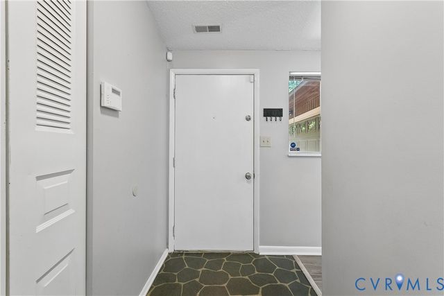 91 Stanley Dr, Newport News, VA 23608