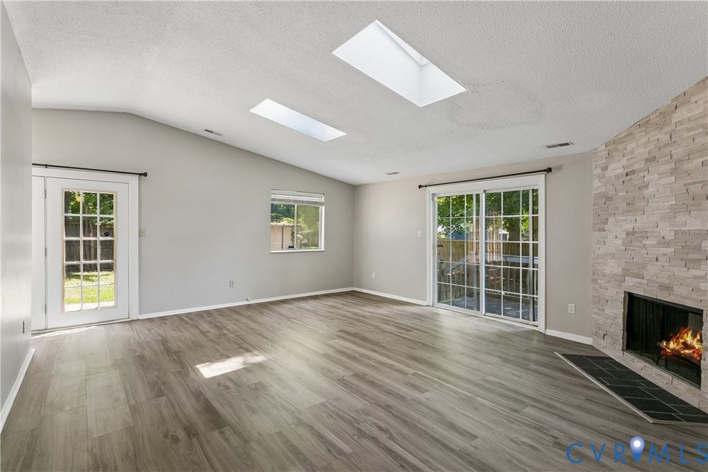 91 Stanley Dr, Newport News, VA 23608