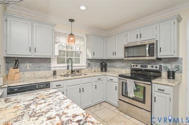 9051 Laurel Branch Cir, Hanover, VA 23116