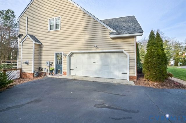 9051 Laurel Branch Cir, Hanover, VA 23116