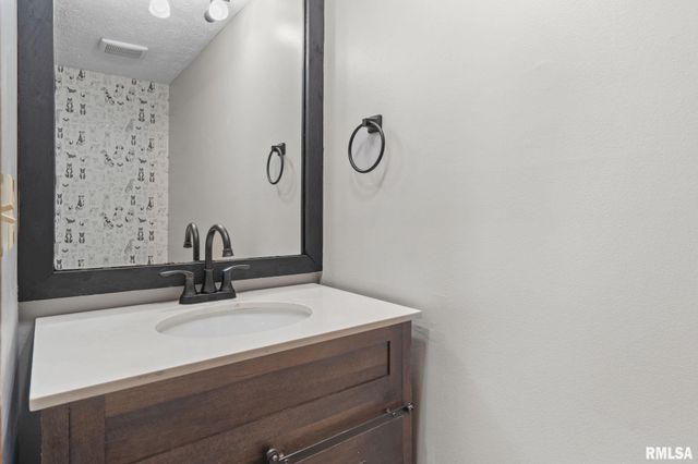 4015 Lillie Ave Apt 108, Davenport, IA 52806