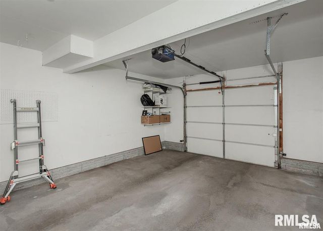 4015 Lillie Ave Apt 108, Davenport, IA 52806