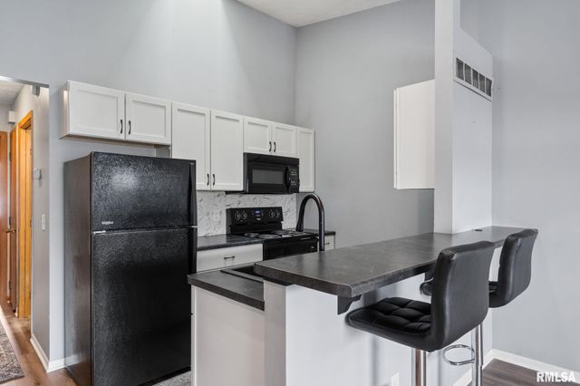 4015 Lillie Ave Apt 108, Davenport, IA 52806