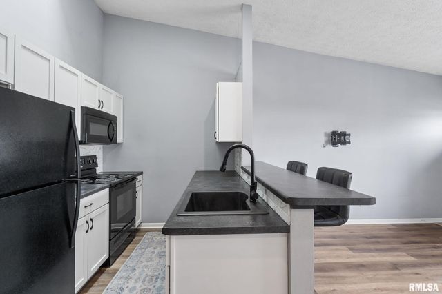 4015 Lillie Ave Apt 108, Davenport, IA 52806