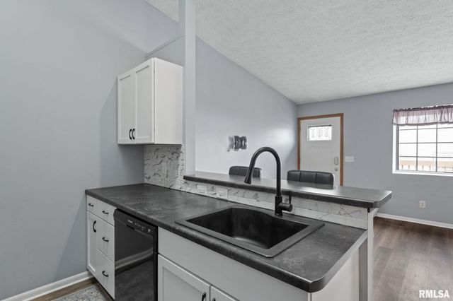 4015 Lillie Ave Apt 108, Davenport, IA 52806