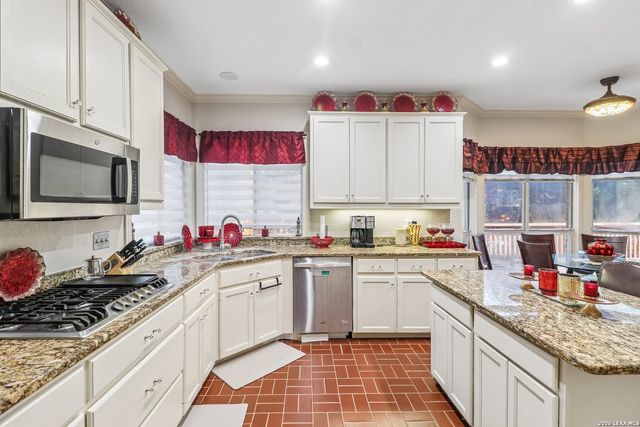 8238 PLUM VALLEY DR, San Antonio, TX 78255
