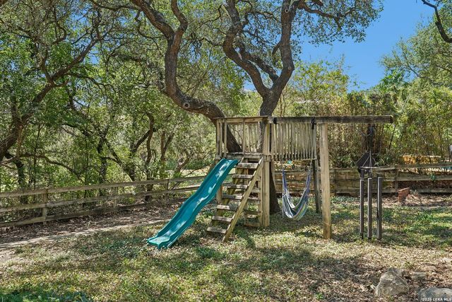 8238 PLUM VALLEY DR, San Antonio, TX 78255