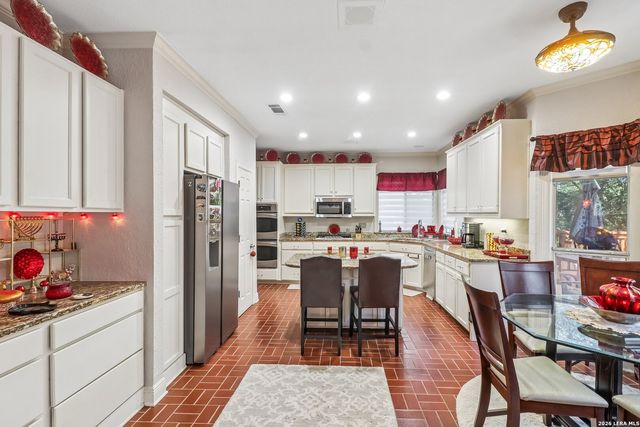 8238 PLUM VALLEY DR, San Antonio, TX 78255