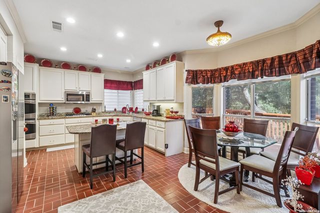 8238 PLUM VALLEY DR, San Antonio, TX 78255
