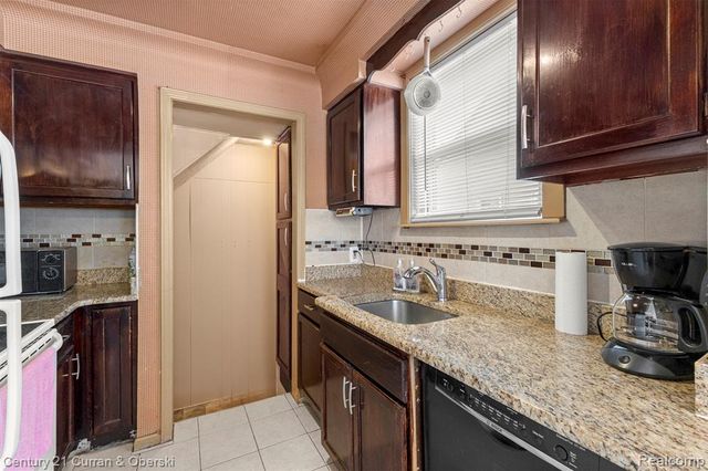 6732 Rockwood, Dearborn Heights, MI 48127