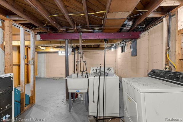 6732 Rockwood, Dearborn Heights, MI 48127