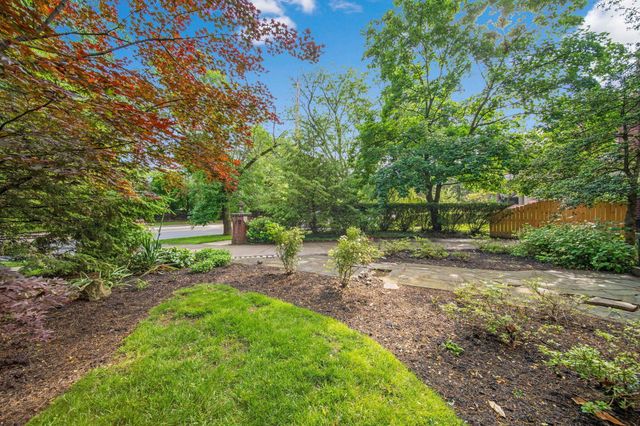 2465 E Broad Street, Columbus, OH 43209