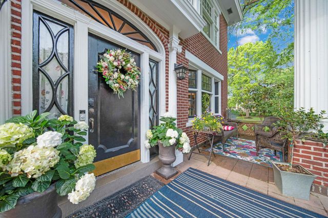 2465 E Broad Street, Columbus, OH 43209