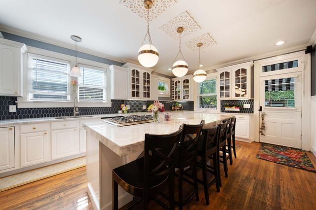 2465 E Broad Street, Columbus, OH 43209