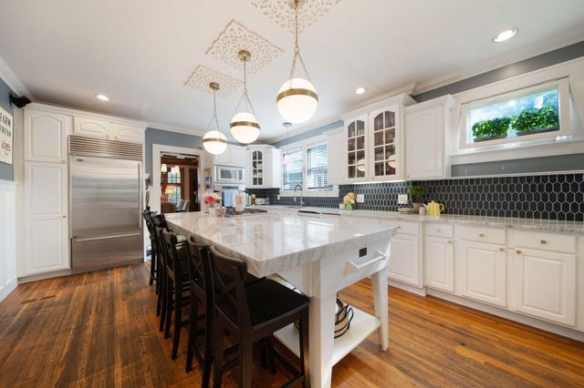 2465 E Broad Street, Columbus, OH 43209