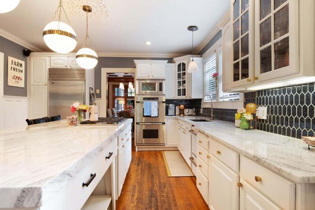 2465 E Broad Street, Columbus, OH 43209