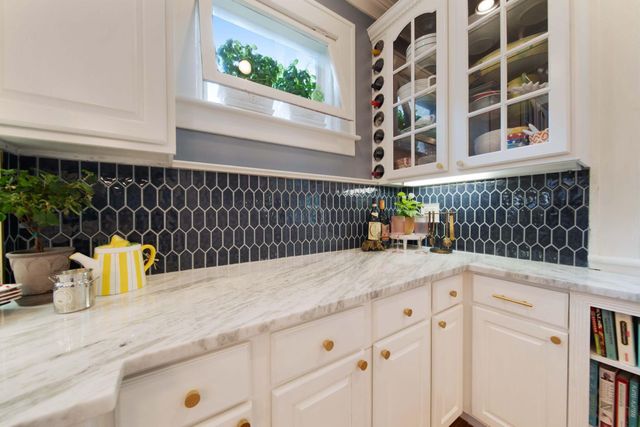 2465 E Broad Street, Columbus, OH 43209