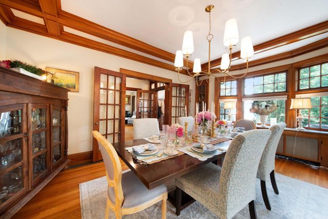 2465 E Broad Street, Columbus, OH 43209