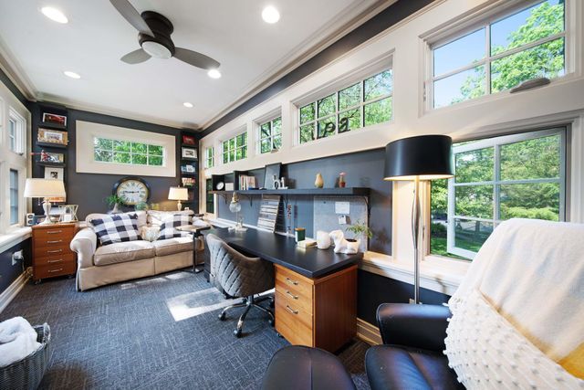 2465 E Broad Street, Columbus, OH 43209