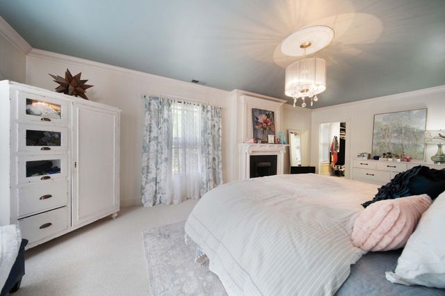 2465 E Broad Street, Columbus, OH 43209