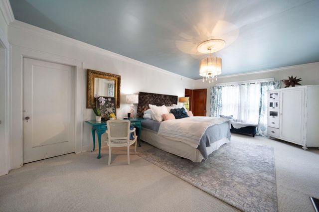 2465 E Broad Street, Columbus, OH 43209