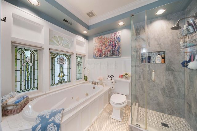 2465 E Broad Street, Columbus, OH 43209