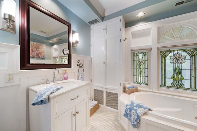 2465 E Broad Street, Columbus, OH 43209