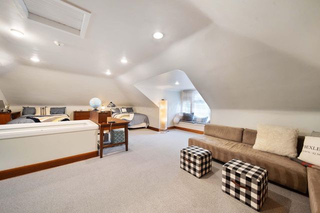 2465 E Broad Street, Columbus, OH 43209