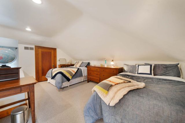 2465 E Broad Street, Columbus, OH 43209