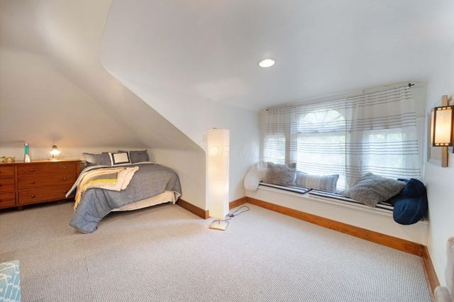 2465 E Broad Street, Columbus, OH 43209