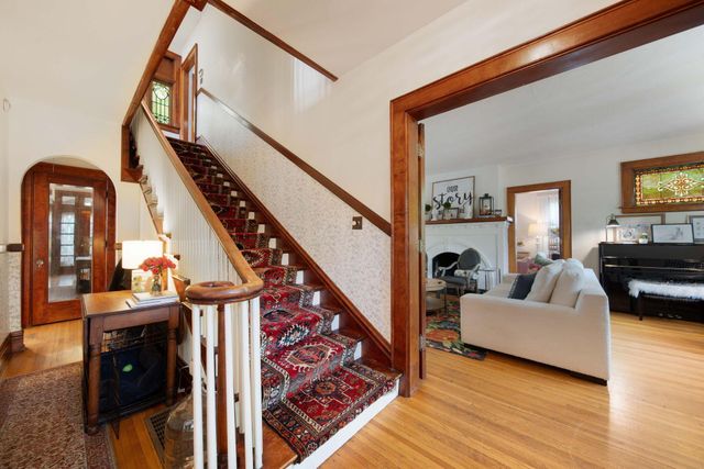 2465 E Broad Street, Columbus, OH 43209